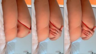 Michelly Ruiva joga calcinha de ladinho e abre o rabo pra mostrar o cuzinho