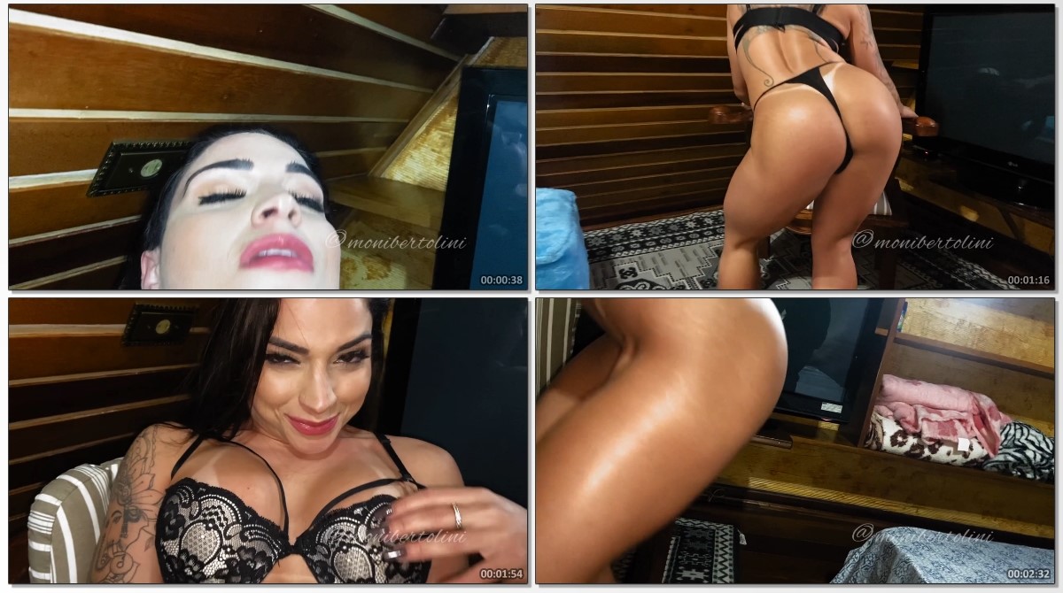 Monique Bertolini se exibindo para o comedor antes do sexo