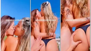 Nanda Cassu loirinha safada beijando amiga pelada na lancha