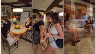 Natasha Naturista e Iara Steffens brincando com pau de borracha grande