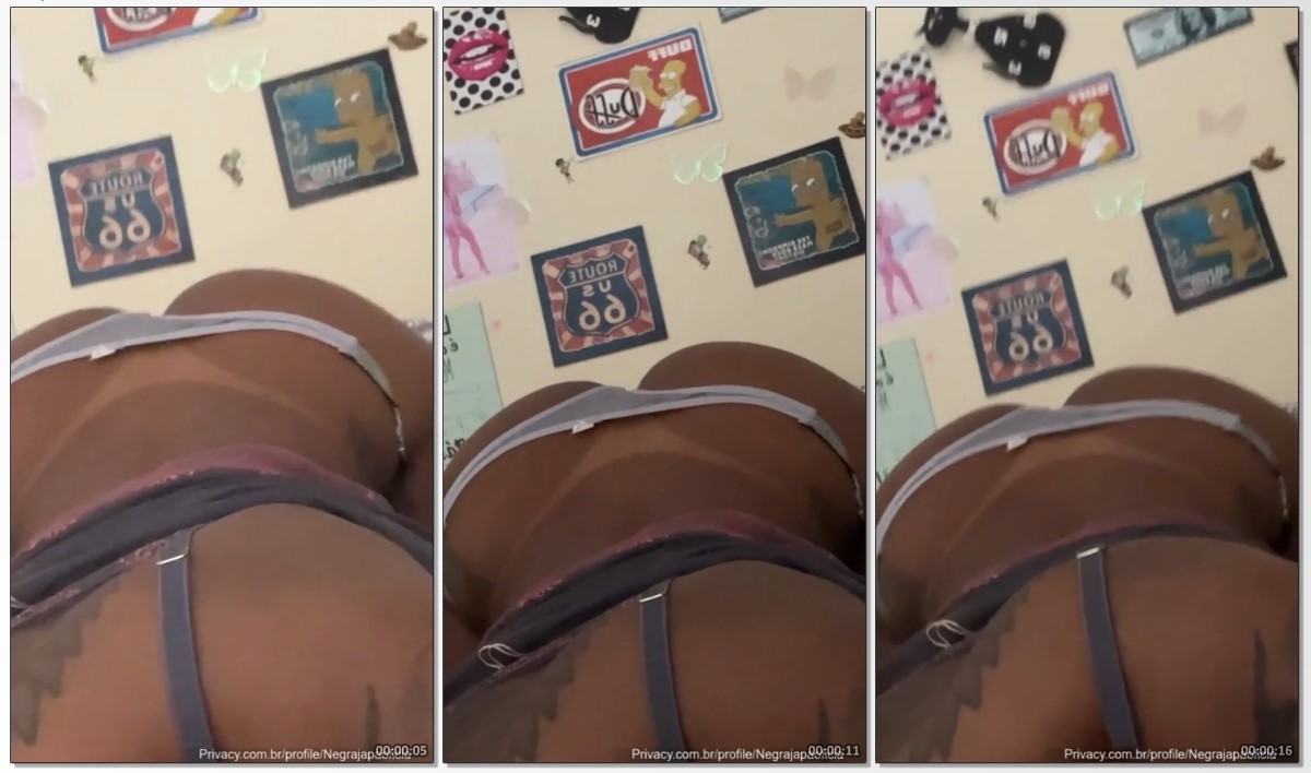 Negra Japa de quatro com a bunda grande empinada chamando pica