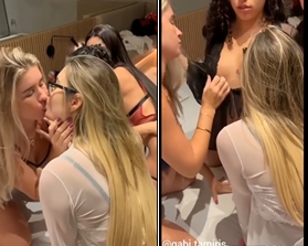 Putaria lesbica Débora Peixoto beijando se esfregando gostoso