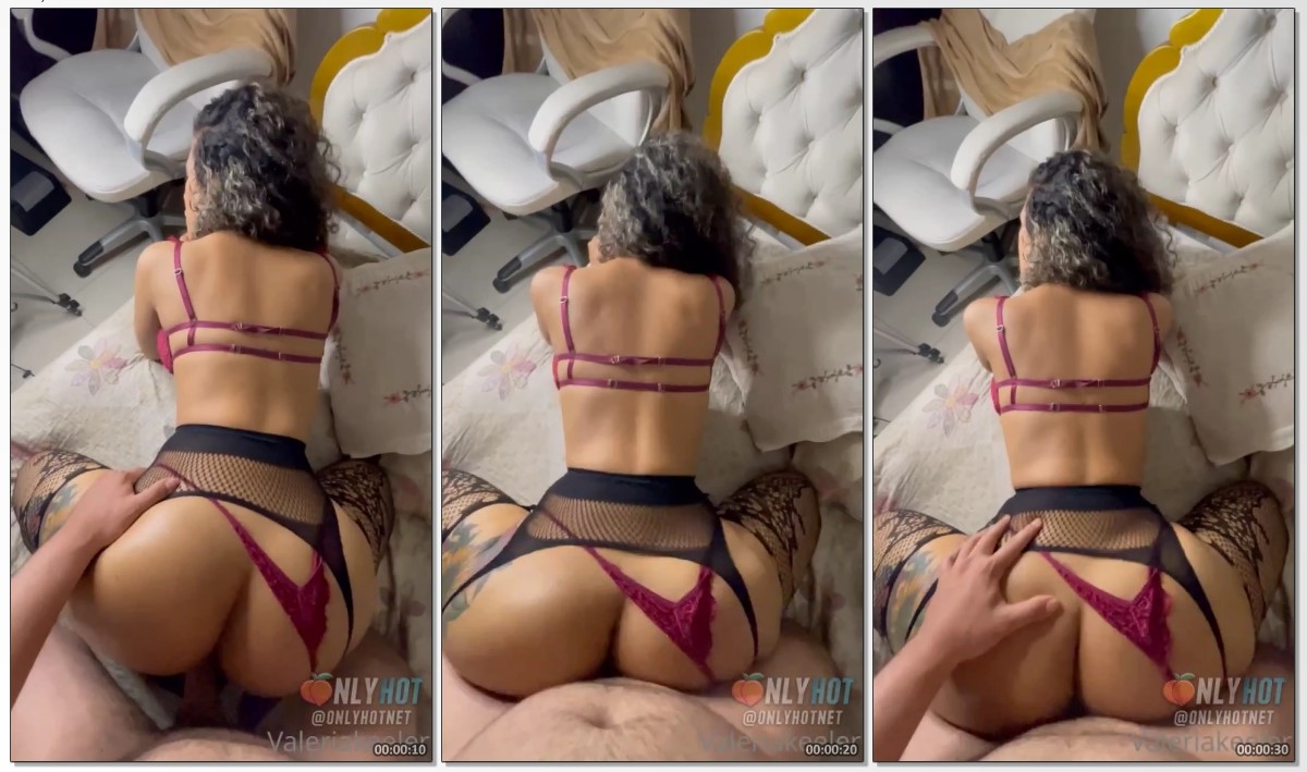 Valeria Keeler bunduda deliciosa transando no pelo gemendo gostoso de quatro