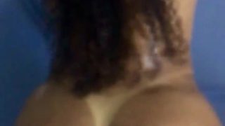 Vanessa Rodrigues exibindo rabo grande empinadinha mostrando a buceta lisinha