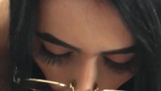 Vitória modelo toda gostosa chupando seu novinho no sexo oral amador