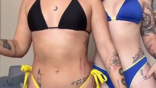 Xehli G e Kinechan duas putas safadas se exibindo juntas só de biquíni