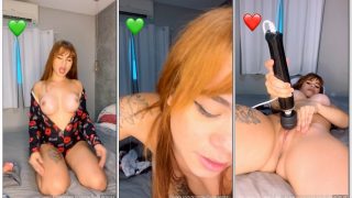 Bia Ruivinha pelada masturbando gostosa toda quente