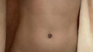 Lary ruivinha putinha toda deliciosa mostrando a buceta dela depois do banho