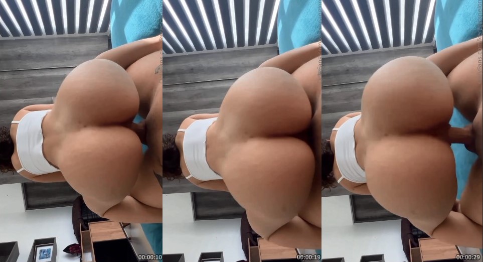 Bunduda dando uma sentada gostosa no cacete do macho