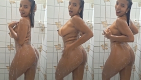 Morena rabuda Francielly Tavares peladinha tomando seu banho