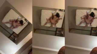 Gabriela Soares no motel dando a sua buceta molhadinha e filmando a foda no espelho