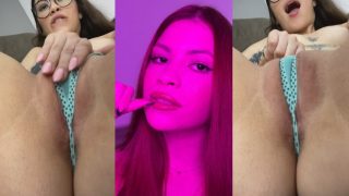 Famosinha brasileira pelada masturbando a bucetinha gostosa