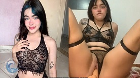 Novinha Aquamarine de lingerie gozando com consolo na xexeca