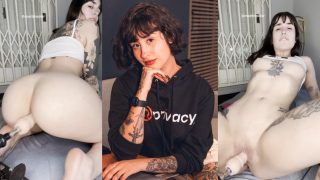 Martina Oliveira Onlyfans gozando no caralho mecânico